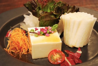 京豆腐と山芋のサクサクサラダ~胡麻醤油ドレッシング~